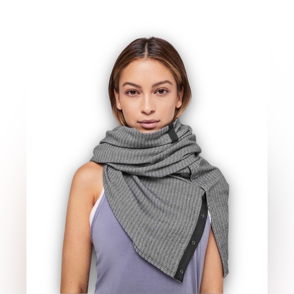 lululemon athletica Accessories - NWOT Lululemon Snap Scarf Heathered Herringbone Heathered Black White
